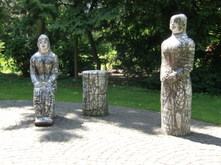 Grevenbroich : Skulpturen in der Nähe des Standesamtes